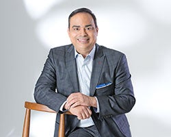 tn_GilbertoSantaRosa_AS22617.jpg