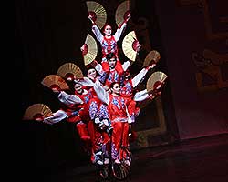 tn_GoldenDragonAcrobats_VV41219.jpg